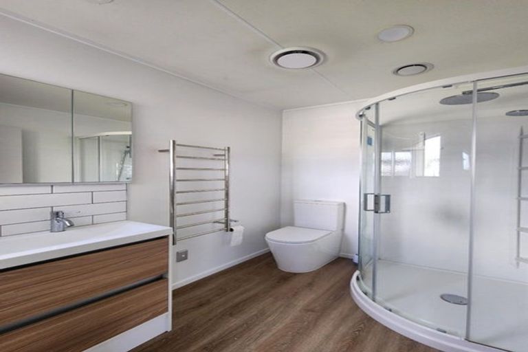 Photo of property in 18 Arden Place, Oakura, 4314