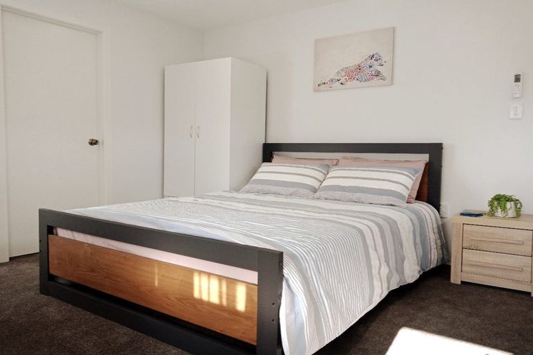 Photo of property in 6 Larsen Crescent, Tawa, Wellington, 5028