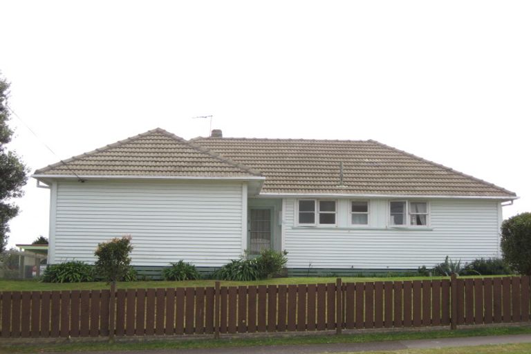 Photo of property in 84 Omata Road, Marfell, New Plymouth, 4310