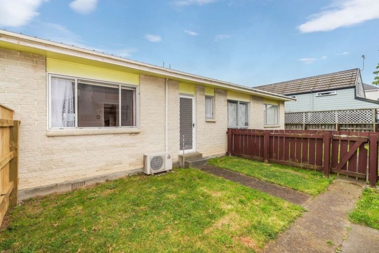 Photo of property in 10/171f Queens Drive, Lyall Bay, Wellington, 6022