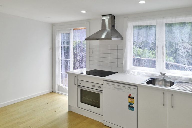 Photo of property in 28b Fruitvale Road, New Lynn, Auckland, 0600