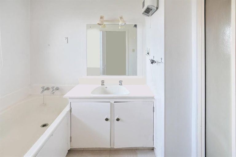 Photo of property in 2/7 Wanstead Place, Woolston, Christchurch, 8062