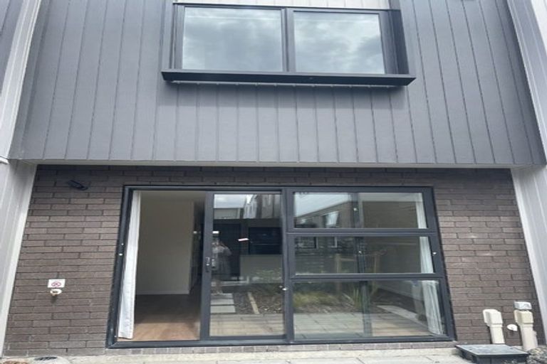 Photo of property in 9/25 Jabuka Street, Glen Eden, 0602