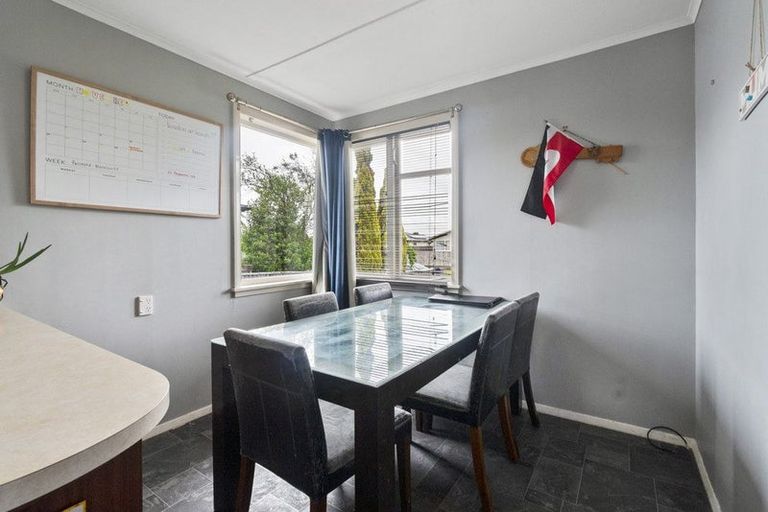 Photo of property in 19 Pembroke Street, Highbury, Palmerston North, 4412