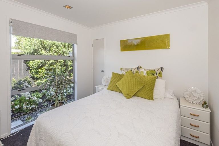 Photo of property in 18 Resolution Place, One Tree Point, 0118