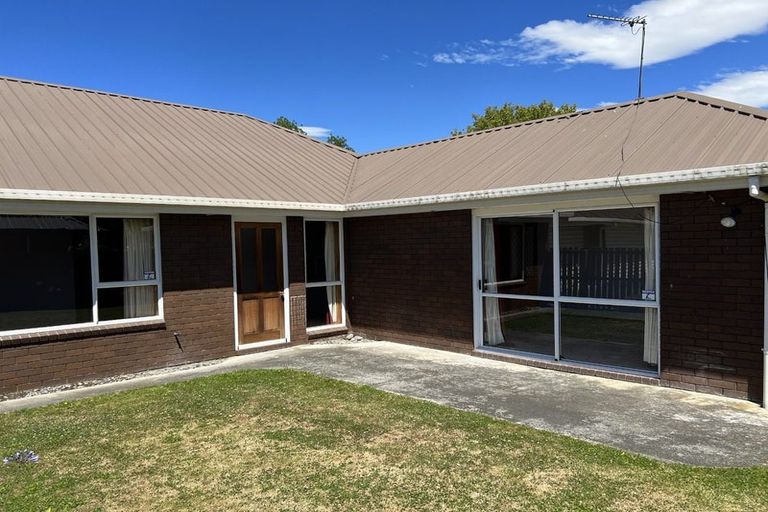 Photo of property in 3 Claverley Gardens, Avonhead, Christchurch, 8042