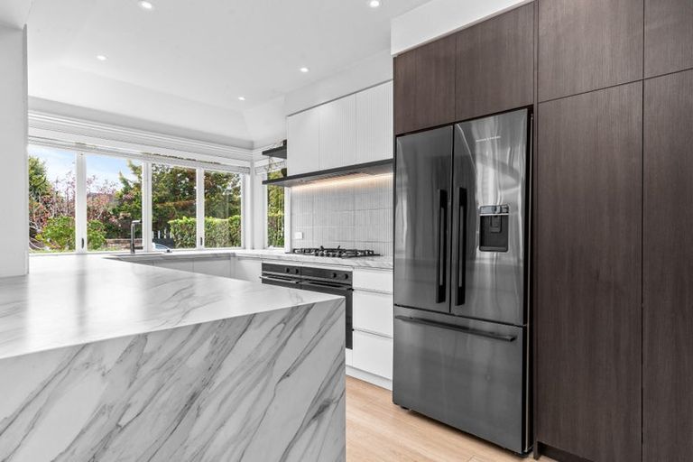 Photo of property in 8 Aikmans Road, Merivale, Christchurch, 8014