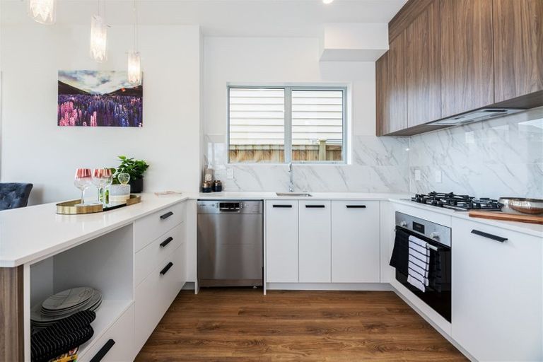 Photo of property in 2 Hea Road, Hobsonville, Auckland, 0616