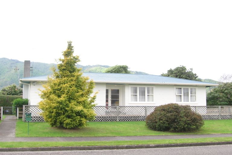 Photo of property in 83 Ngaio Road, Waikanae, 5036