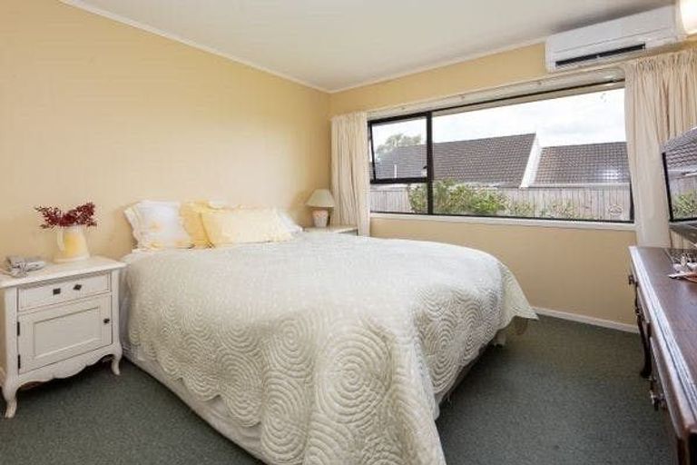 Photo of property in 1/11 Majesty Place, Half Moon Bay, Auckland, 2012
