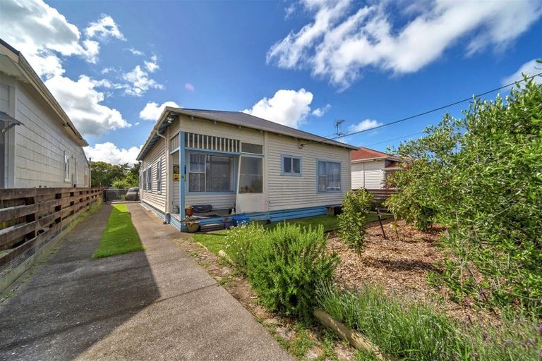 Photo of property in 36 Vogel Street, Hawera, 4610