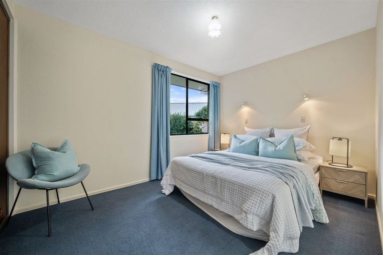 Photo of property in 22 Camberwell Place, Avonhead, Christchurch, 8042