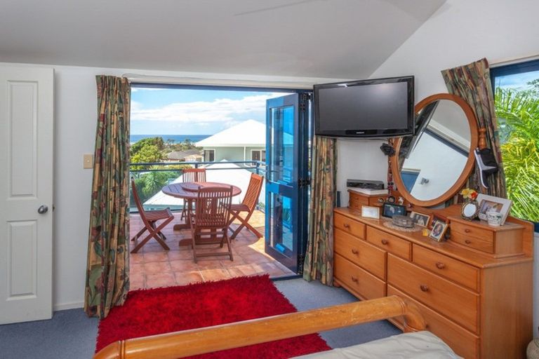 Photo of property in 107 Pacific View Drive, Whangamata, 3620