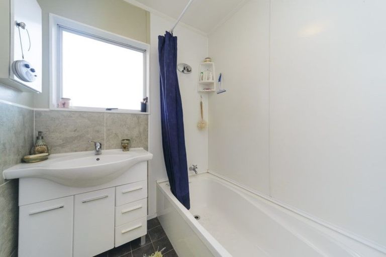 Photo of property in 35 Peter Hall Drive, Kelvin Grove, Palmerston North, 4414