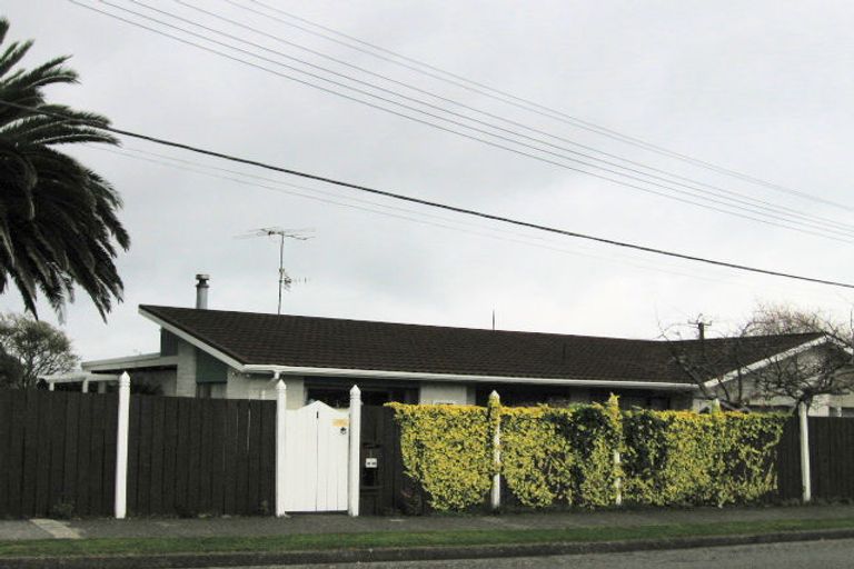 Photo of property in 1 Miro Street, Waikanae, 5036