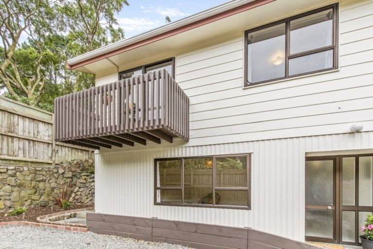 Photo of property in 72a Newlands Road, Newlands, Wellington, 6037