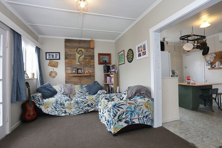 Photo of property in 18 Robert Street, Marton, 4710