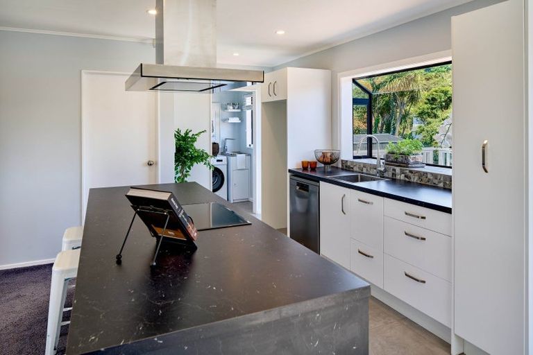 Photo of property in 301 Maungaraki Road, Maungaraki, Lower Hutt, 5010