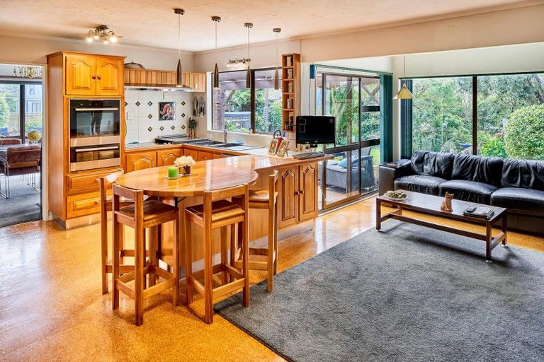 Photo of property in 18 Solander Place, Whitby, Porirua, 5024