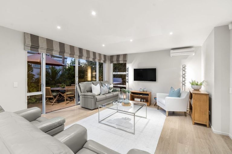 Photo of property in 2a Rushden Terrace, Red Beach, 0932