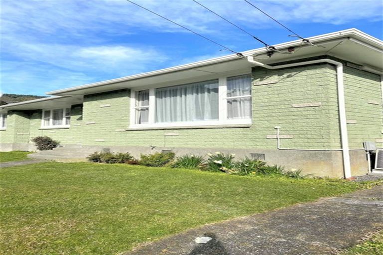 Photo of property in 11 Glen Alice Grove, Naenae, Lower Hutt, 5011
