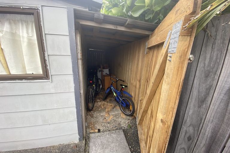 Photo of property in 10 Rapaki Place, Te Atatu Peninsula, Auckland, 0610