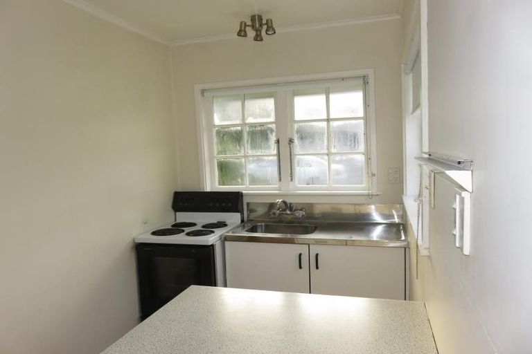 Photo of property in 1a Thurleigh Grove, Karori, Wellington, 6012