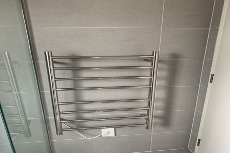 Photo of property in 73 Tamahere Drive, Glenfield, Auckland, 0629