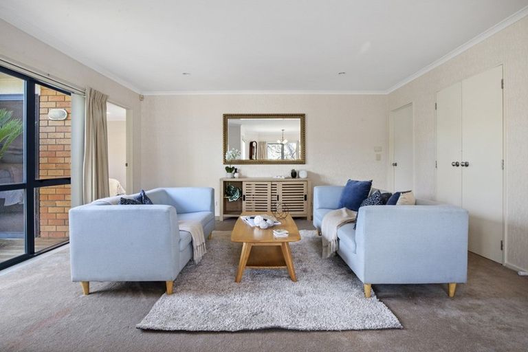 Photo of property in 16 Ranch Place, Pukekohe, 2120