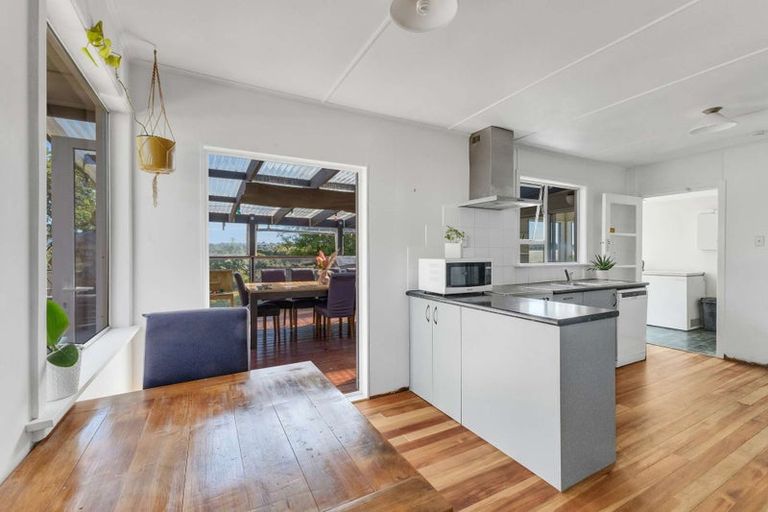 Photo of property in 105 Omata Road, Marfell, New Plymouth, 4310