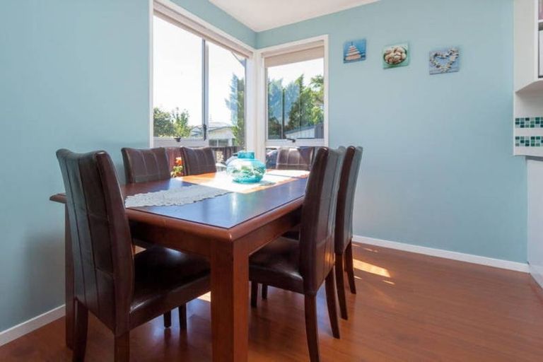 Photo of property in 5 Lisa Rise, Half Moon Bay, Auckland, 2012