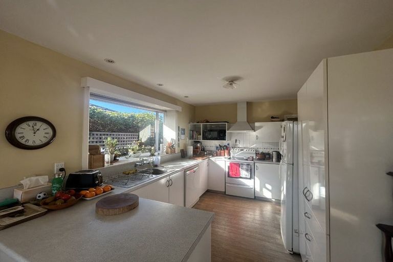 Photo of property in 32 Greendale Avenue, Avonhead, Christchurch, 8042