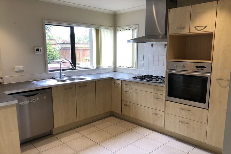 Photo of property in 11 Siena Place, Te Atatu Peninsula, Auckland, 0610