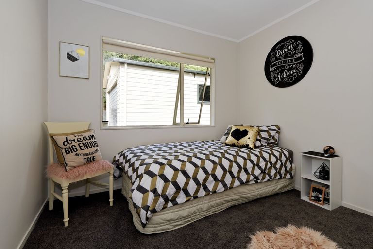 Photo of property in 53a Onedin Place, Titirangi, Auckland, 0604