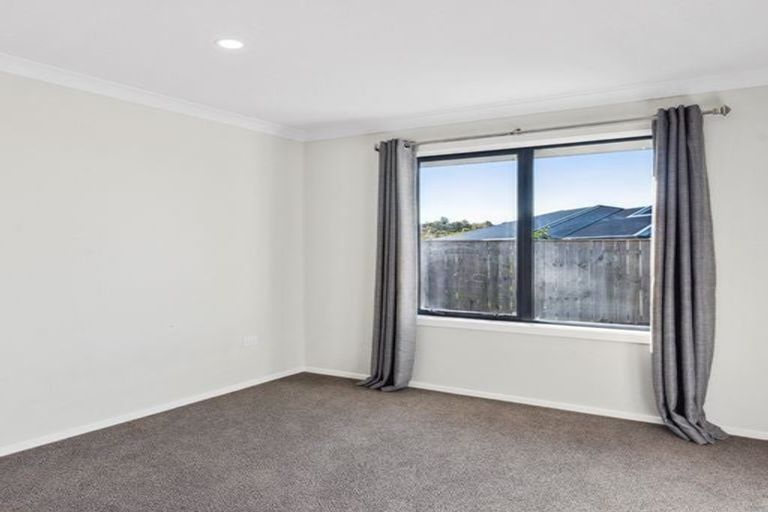Photo of property in 5 Pohe Street, Waikanae, 5036