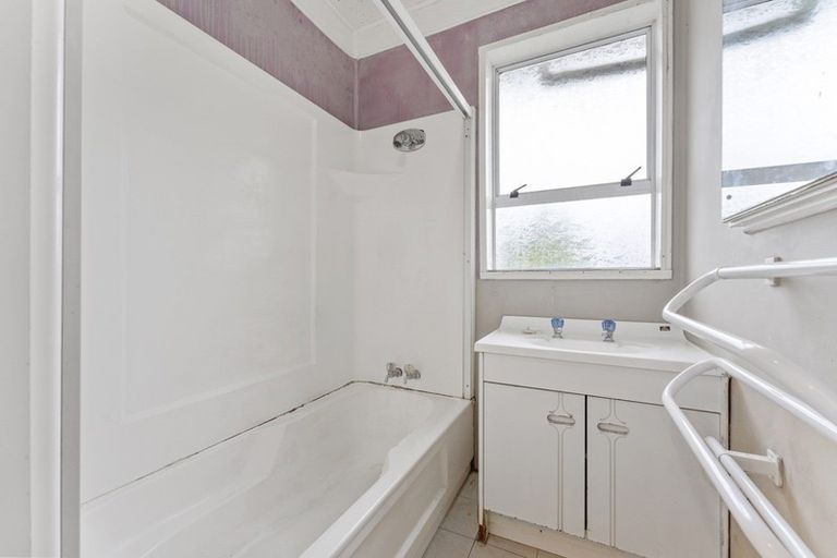 Photo of property in 5 Graham Street, Levin, 5510