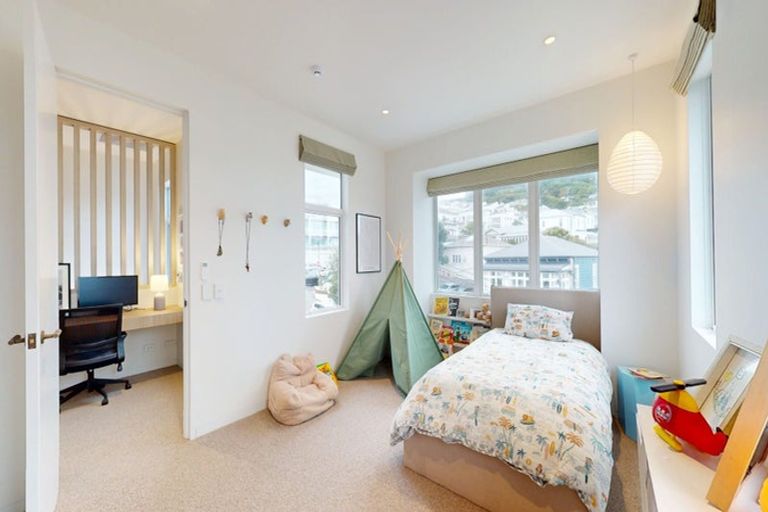 Photo of property in 57 Roxburgh Street, Mount Victoria, Wellington, 6011