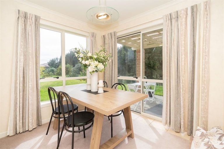 Photo of property in 43 Sovereign Isle Lane, Rototuna, Hamilton, 3210