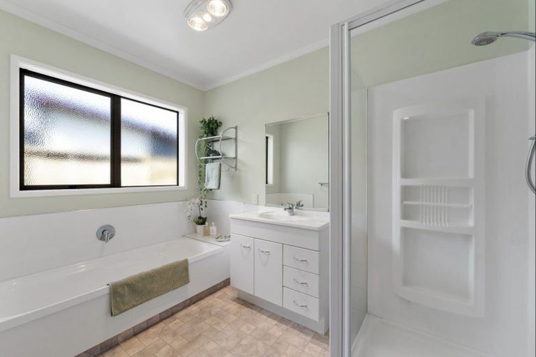 Photo of property in 35 Edgewater Grove, Whakatane, 3120