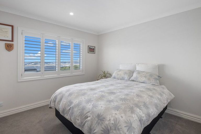 Photo of property in 30 Grumman Lane, Newlands, Wellington, 6037