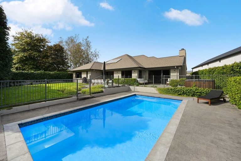 Photo of property in 14 Winslow Court, Huntington, Hamilton, 3210