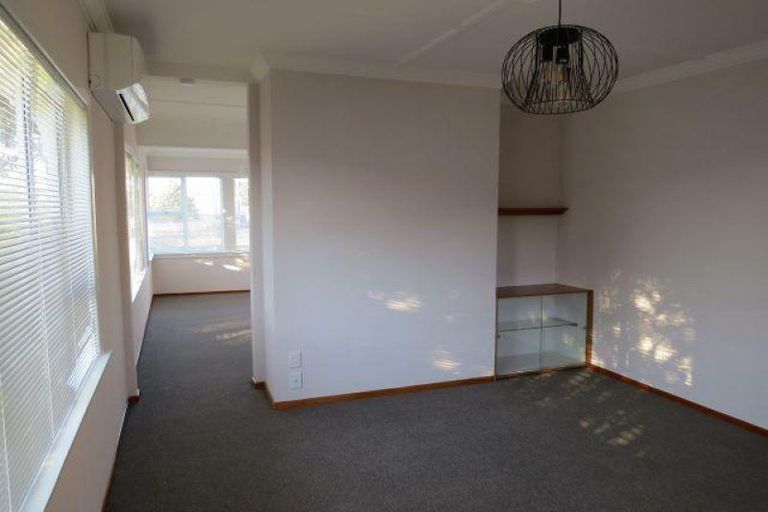 Photo of property in 35 Breakwater Road, Moturoa, New Plymouth, 4310