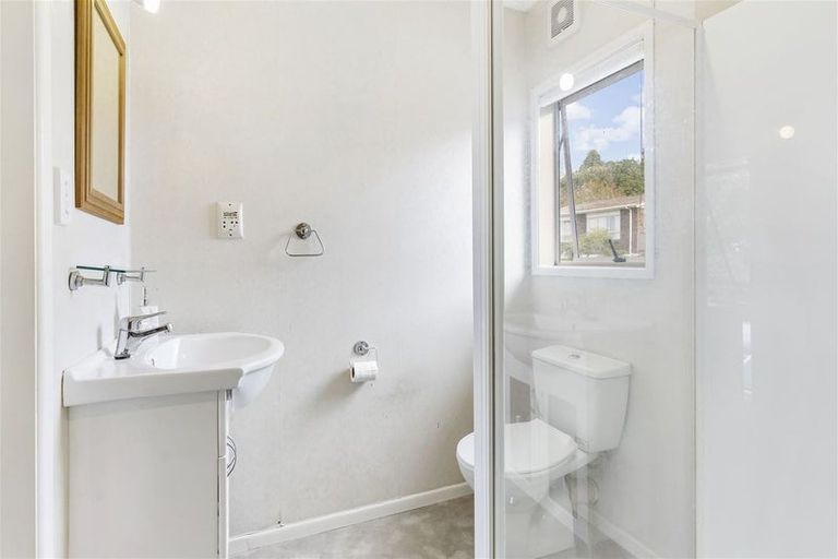 Photo of property in 15 Rosalind Road, Glenfield, Auckland, 0629