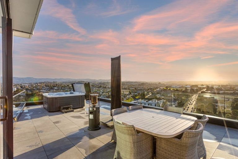 Photo of property in 1 Buscomb Avenue, Henderson, Auckland, 0610