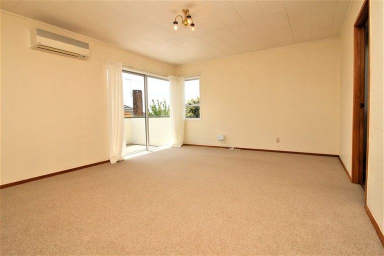 Photo of property in 37 South Lynn Road, Titirangi, Auckland, 0604