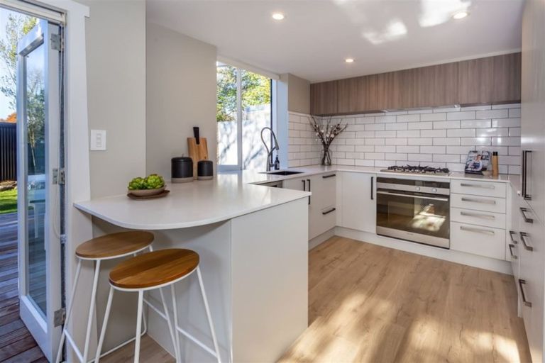 Photo of property in 66 Wilsons Road, Saint Martins, Christchurch, 8022