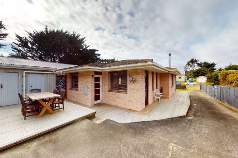 Photo of property in 135 Rua Avenue, Waitarere Beach, Levin, 5510