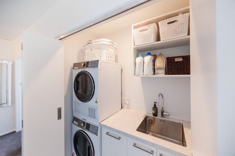 Photo of property in 37 Parkland Crescent, Terrace End, Palmerston North, 4410