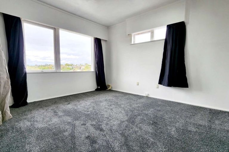 Photo of property in 1/63 Girrahween Drive, Totara Vale, Auckland, 0629