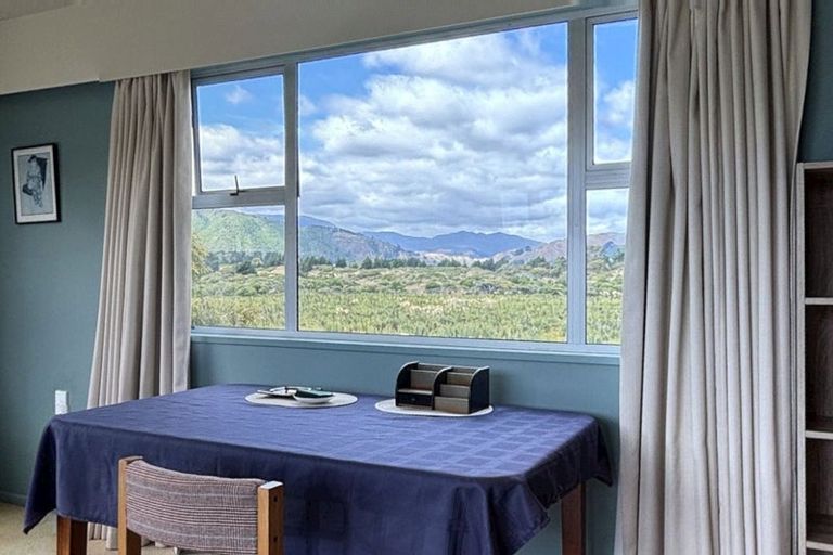 Photo of property in 17 Freyberg Crescent, Waikanae Beach, Waikanae, 5036